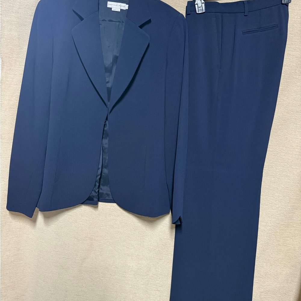 Elegant Navy Women's Suit Jacket